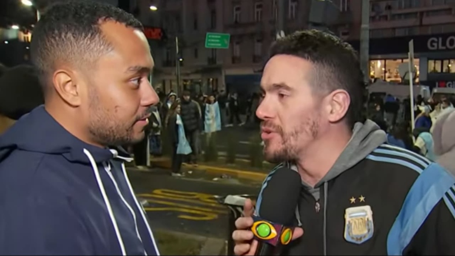 Repórter da Band sofre ofensa racista durante cobertura da Copa na Argentina