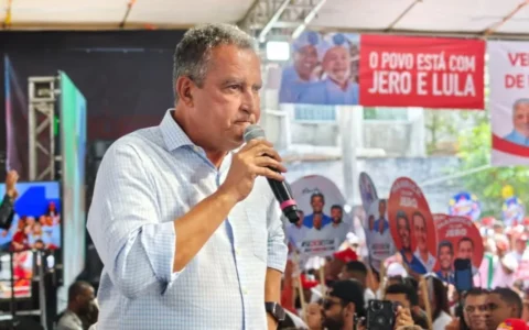 Imagem do post Rui Costa acusa família Bolsonaro de “traição ao país” após tarifa dos EUA sobre produtos brasileiros