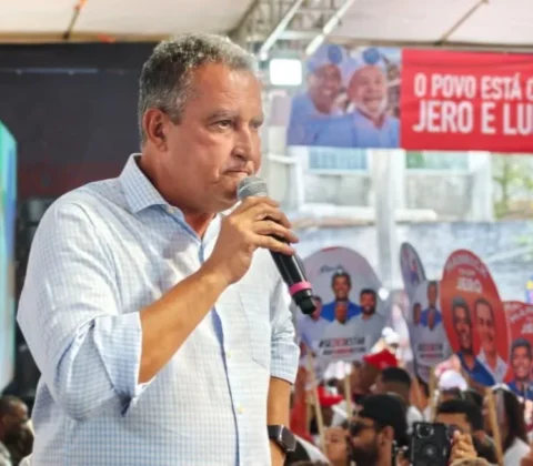 Imagem do post Rui Costa acusa família Bolsonaro de “traição ao país” após tarifa dos EUA sobre produtos brasileiros