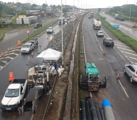 Imagem do post Novo afundamento interdita trecho da BR-324 em Simões Filho nesta segunda-feira