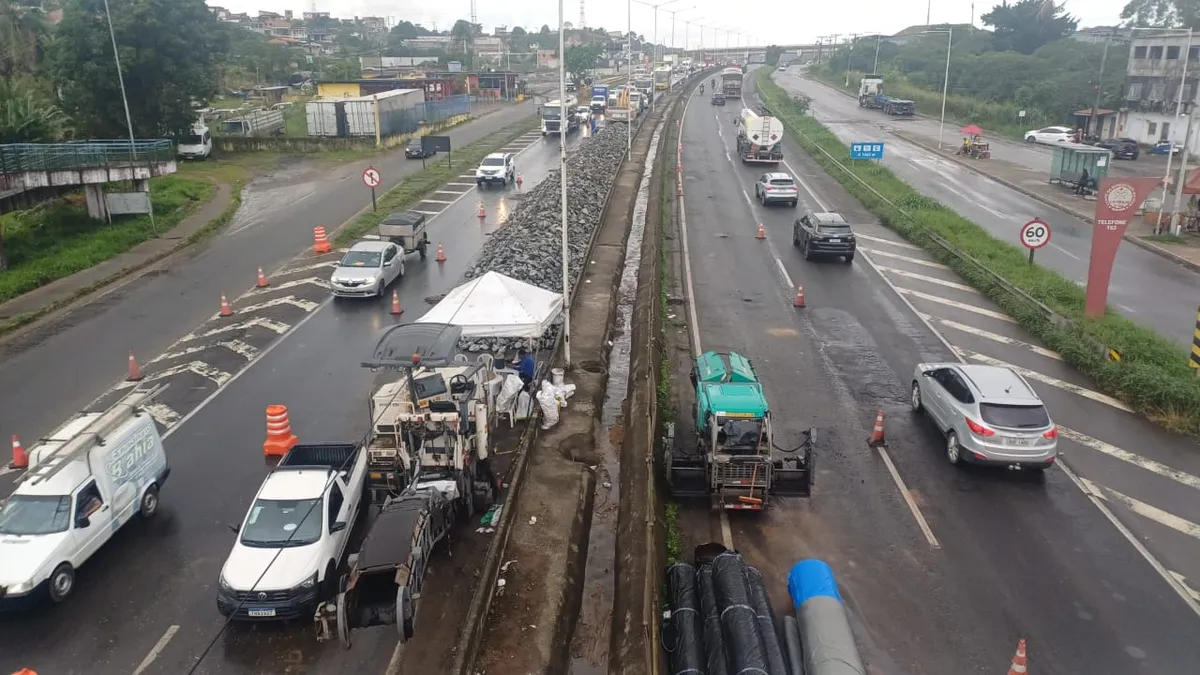 Novo afundamento interdita trecho da BR-324 em Simões Filho nesta segunda-feira