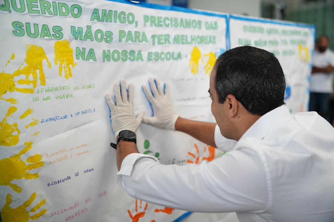 Prefeitura entrega 25,5 mil kits escolares para instituições parceiras em Salvador