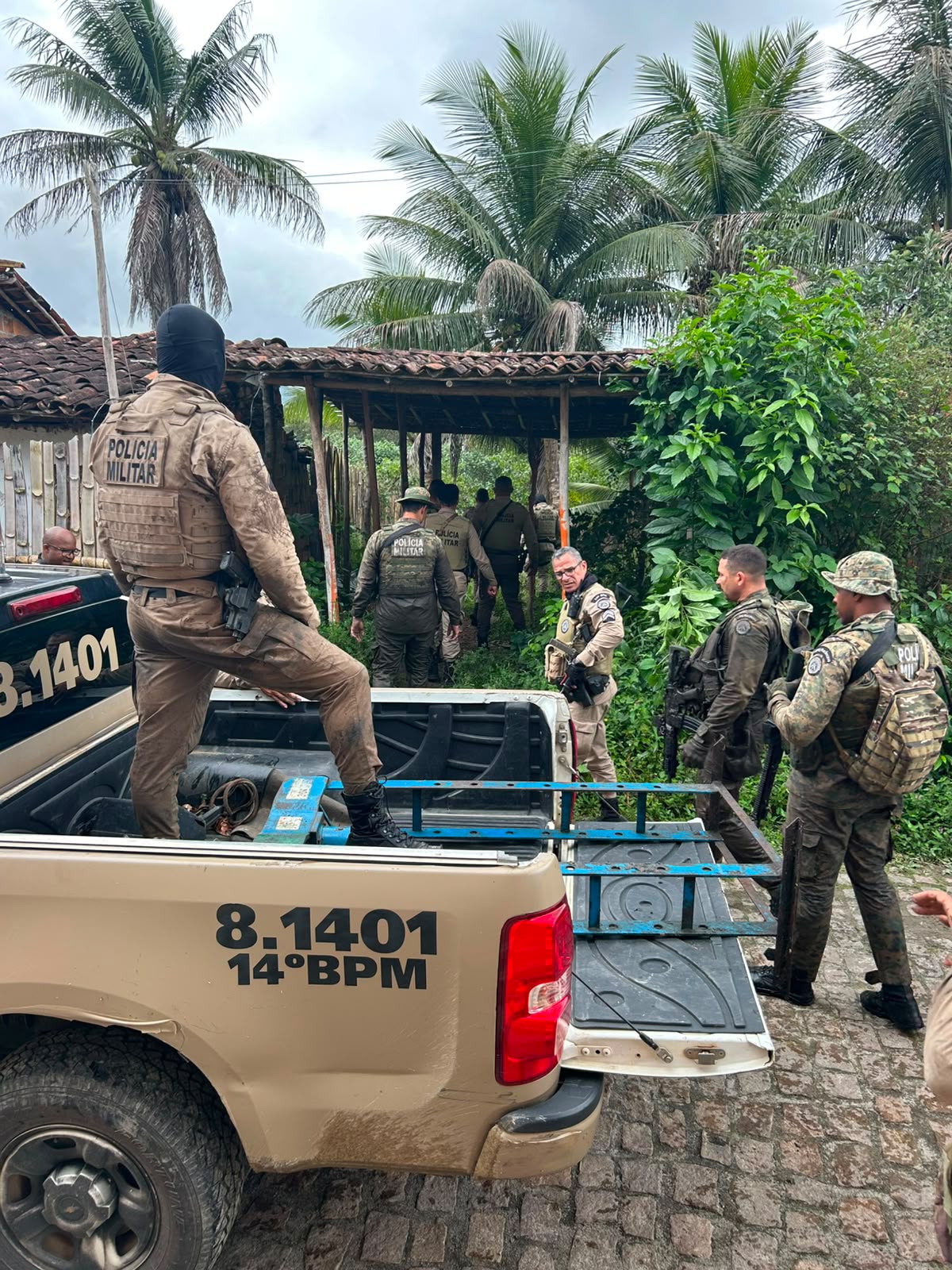 PM localiza 48 kg de cocaína em manguezal e desmonta central de distribuição de drogas