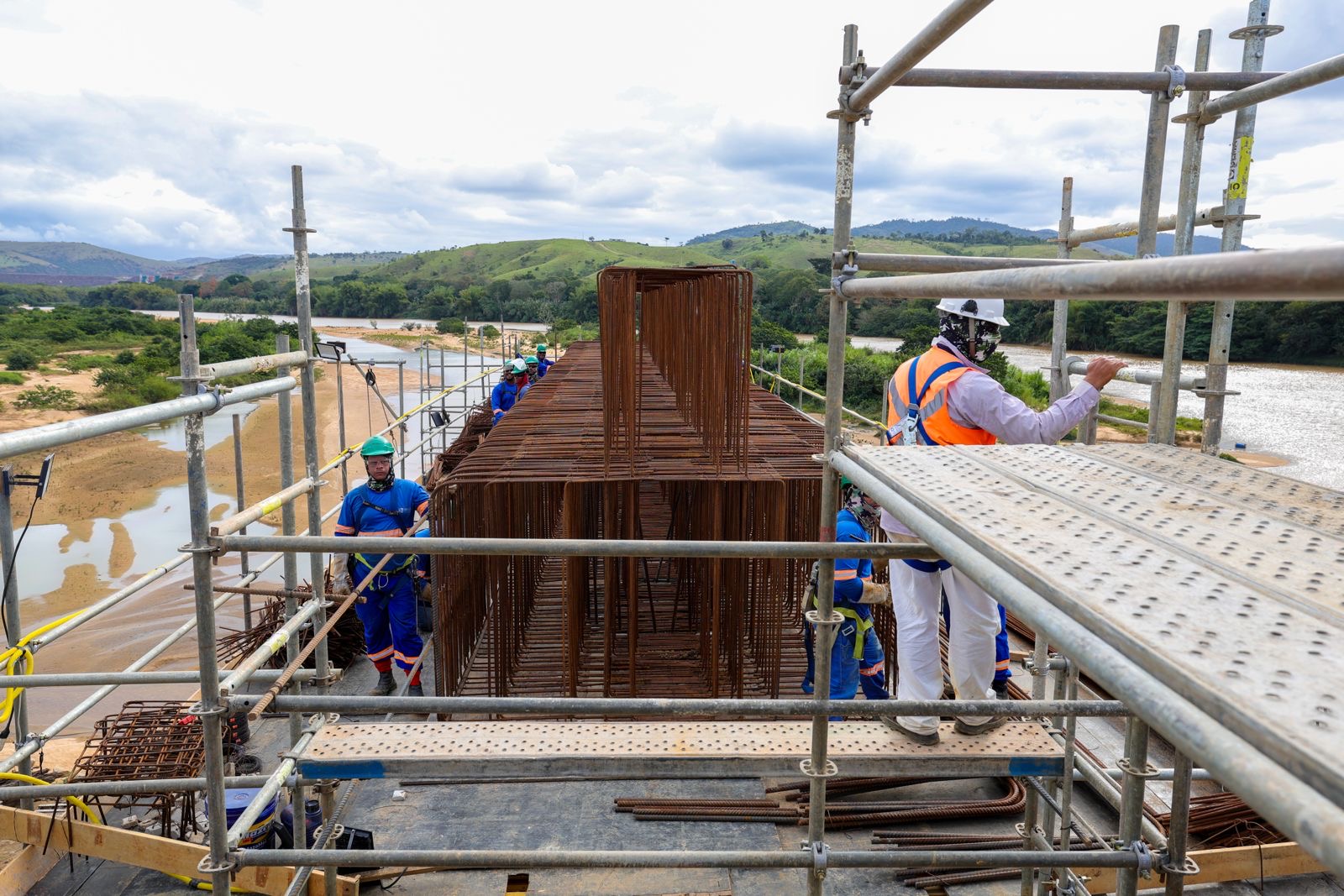 Obras da nova ponte sobre o Rio Jequitinhonha atingem 65% de execução no Sul da Bahia