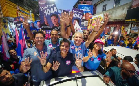 Imagem do post ACM Neto reúne multidão em caminhada no Subúrbio de Salvador e destaca legado de obras na região