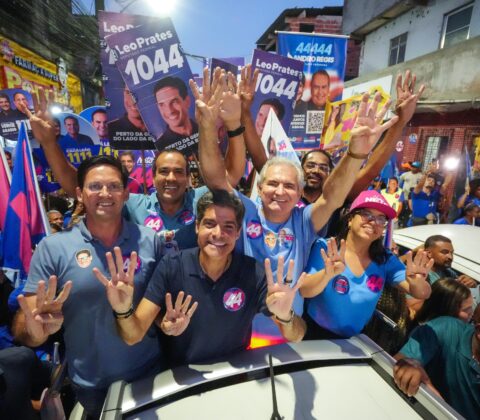 Imagem do post ACM Neto reúne multidão em caminhada no Subúrbio de Salvador e destaca legado de obras na região