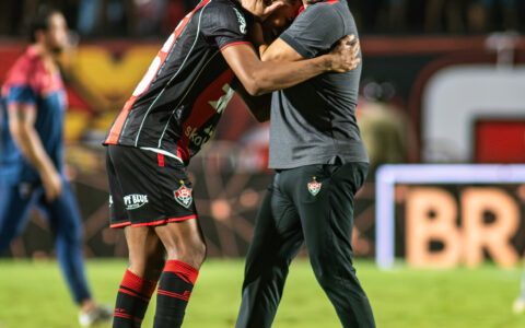 Imagem do post Jair provoca Athletico após goleada do Vitória: “Tem que estudar um pouco mais”