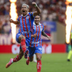 Bahia vira sobre o Internacional em jogo de cinco gols e entra no G-5 do Brasileirão