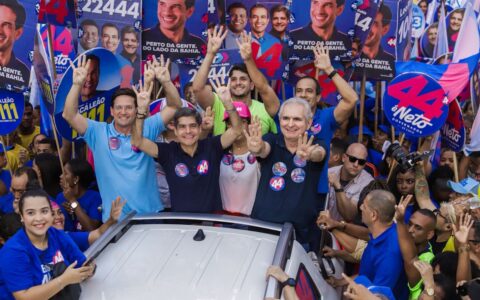 Imagem do post ACM Neto leva multidão às ruas de São Cristóvão em caminhada e diz que dará “prioridade absoluta” à saúde e segurança