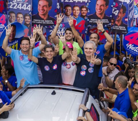 Imagem do post ACM Neto leva multidão às ruas de São Cristóvão em caminhada e diz que dará “prioridade absoluta” à saúde e segurança