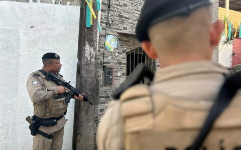 Imagem do post Baque no CV: PM mira facção no Nordeste de Amaralina e apreende, armas, munições e dinheiro
