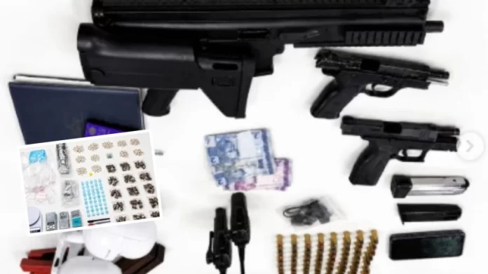 PM apreende três armas, 266 munições e grande quantidade de drogas durante operação em Paripe