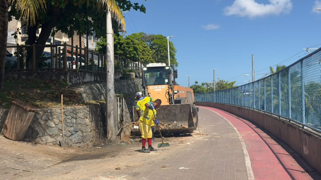 Limpurb realiza operação de limpeza no Subúrbio nesta quarta-feira