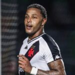 Craque do Vasco vira alvo de operação contra tráfico de armas e drogas; CT é vasculhado