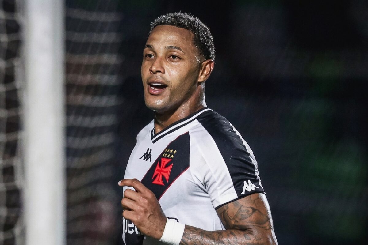 Imagem do post Craque do Vasco vira alvo de operação contra tráfico de armas e drogas; CT é vasculhado