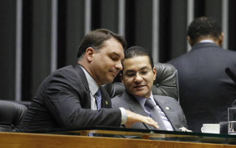 Imagem do post Republicanos frustra Flávio Bolsonaro e declara neutralidade na disputa presidencial