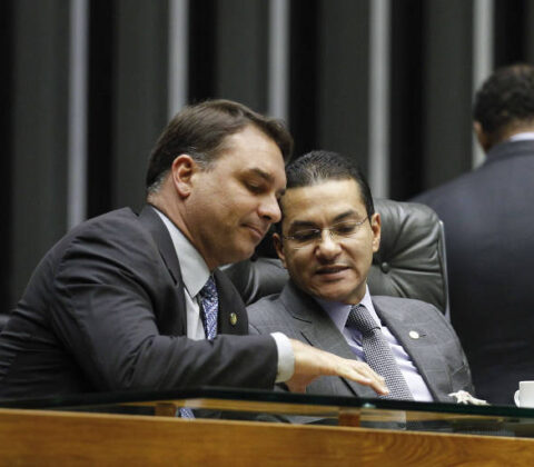 Imagem do post Republicanos frustra Flávio Bolsonaro e declara neutralidade na disputa presidencial