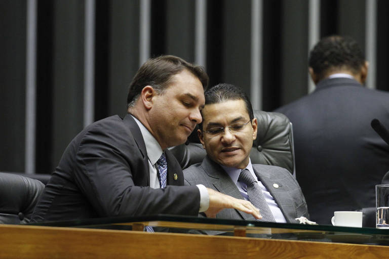 Republicanos frustra Flávio Bolsonaro e declara neutralidade na disputa presidencial
