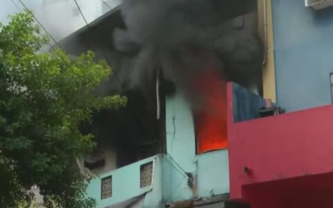 Imagem do post Incêndio de grandes proporções atinge casa na Avenida Garibaldi