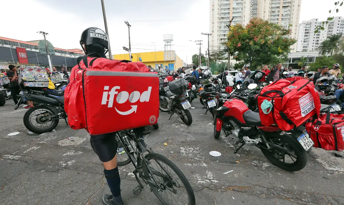 Anvisa libera venda de medicamentos em plataformas como iFood e Mercado Livre