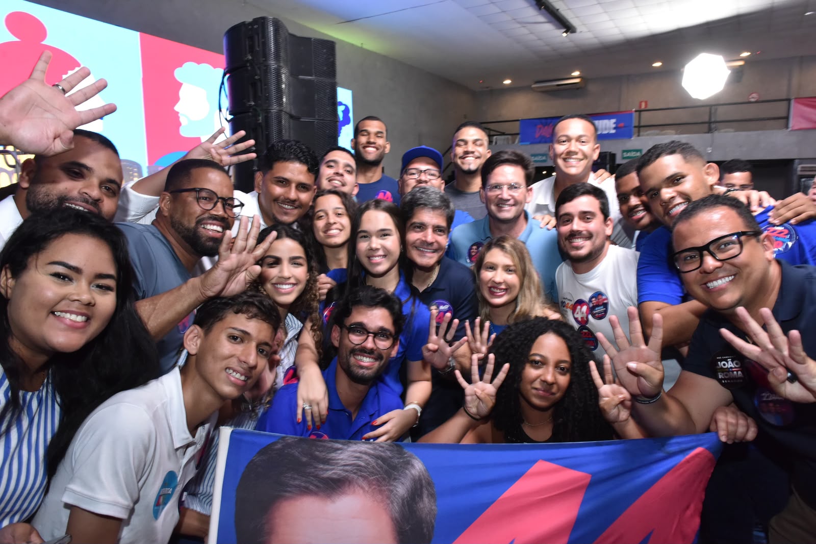 ACM Neto apresenta propostas para educação e segurança durante encontro com jovens
