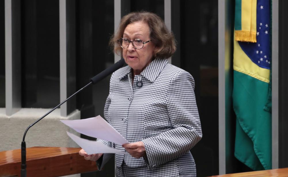 Lídice da Mata defende avanço do fim da escala 6×1 no Senado