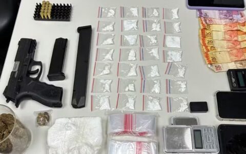 Imagem do post Suspeito de tráfico tenta subornar policiais para escapar da prisão em Feira de Santana