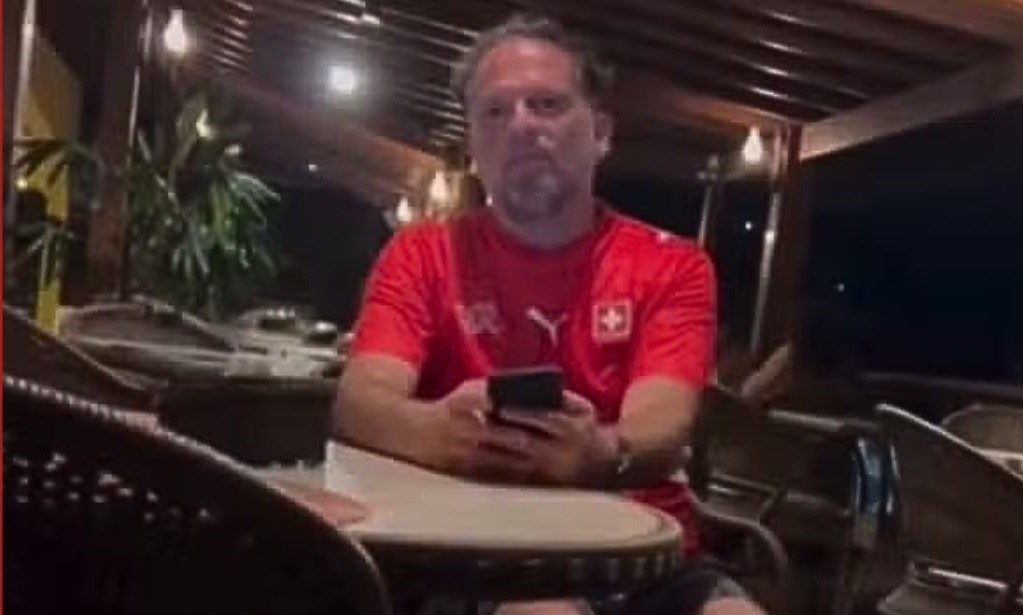 Turista italiano é preso na Bahia após ofensas racistas e importunação sexual contra cantora