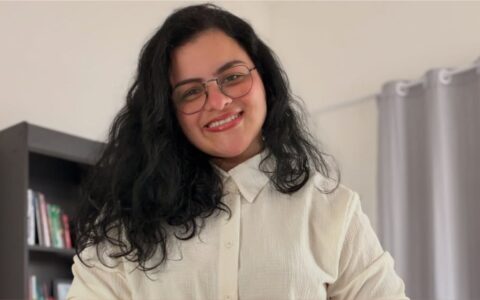 Imagem do post Ex-diretora investigada por facilitar fuga de 16 presos passa a produzir conteúdo nas redes sociais