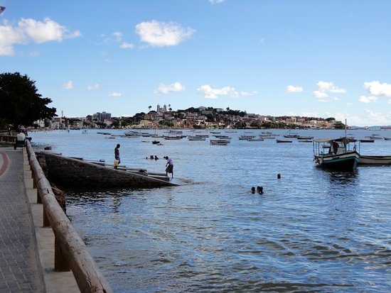 Homem é morto a tiros e encontrado boiando na praia da Ribeira