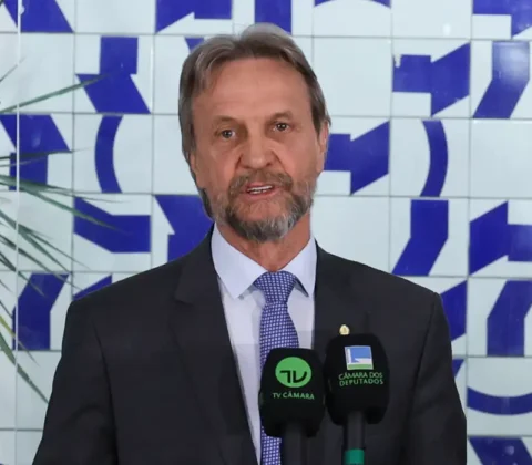Imagem do post Líder do PT passa mal e Câmara suspende votações