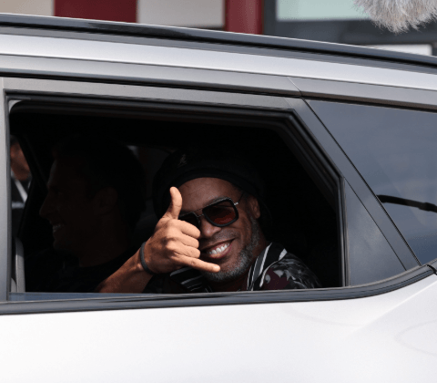 Imagem do post Aposentadoria interrompida: Ronaldinho volta a jogar futebol aos 46 anos