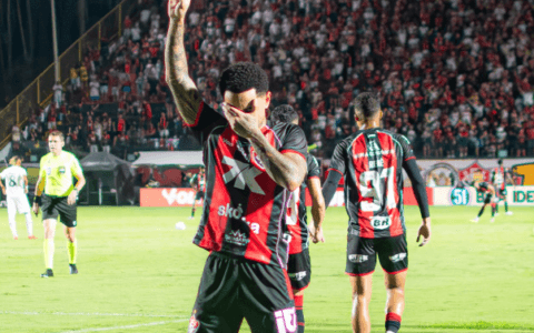 Imagem do post Vitória vence o Botafogo, quebra jejuns no Barradão e ganha fôlego antes do Ba-Vi