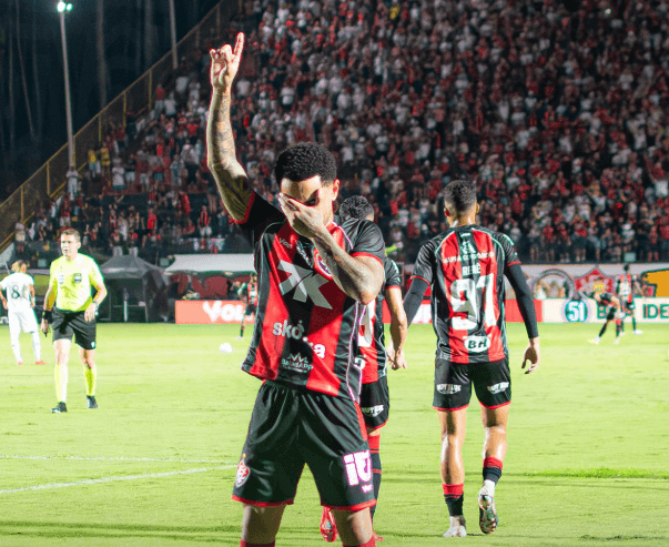 Imagem do post Vitória vence o Botafogo, quebra jejuns no Barradão e ganha fôlego antes do Ba-Vi