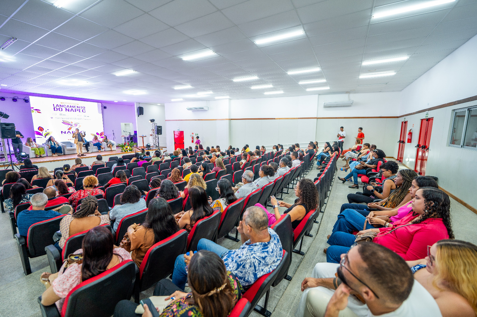Camaçari lança núcleo de atendimento aos profissionais da educação