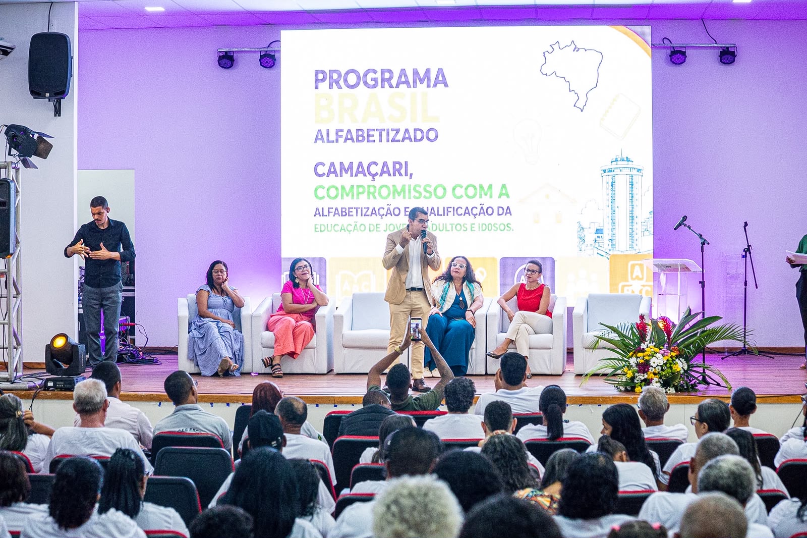 Mais de 250 alunos recebem certificação do Programa Brasil Alfabetizado em Camaçari