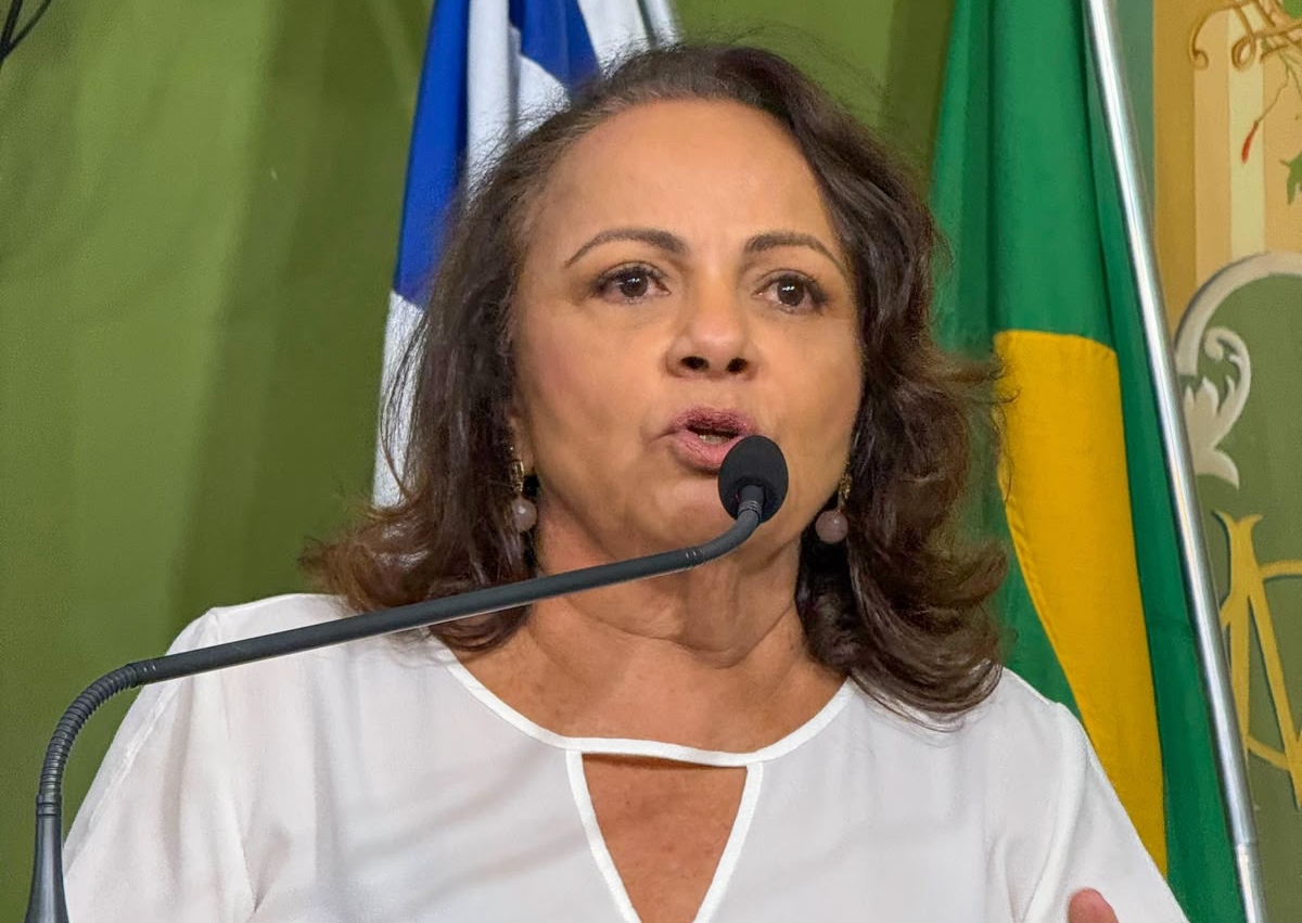 Aladilce Souza aponta divergências em percentuais de construção de escola em Salvador