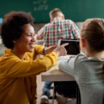 Na era da Inteligência Artificial, formar estudantes críticos se torna o maior desafio da educação