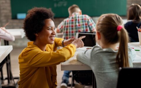Imagem do post Na era da Inteligência Artificial, formar estudantes críticos se torna o maior desafio da educação