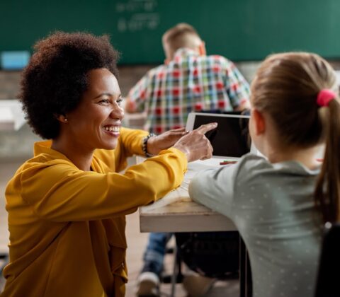 Imagem do post Na era da Inteligência Artificial, formar estudantes críticos se torna o maior desafio da educação
