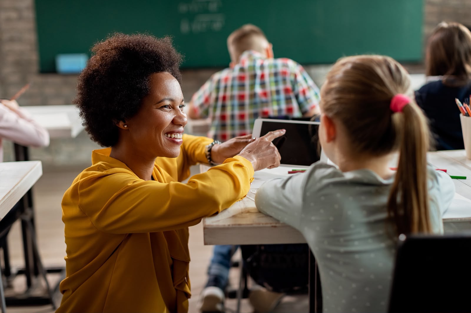 Na era da Inteligência Artificial, formar estudantes críticos se torna o maior desafio da educação