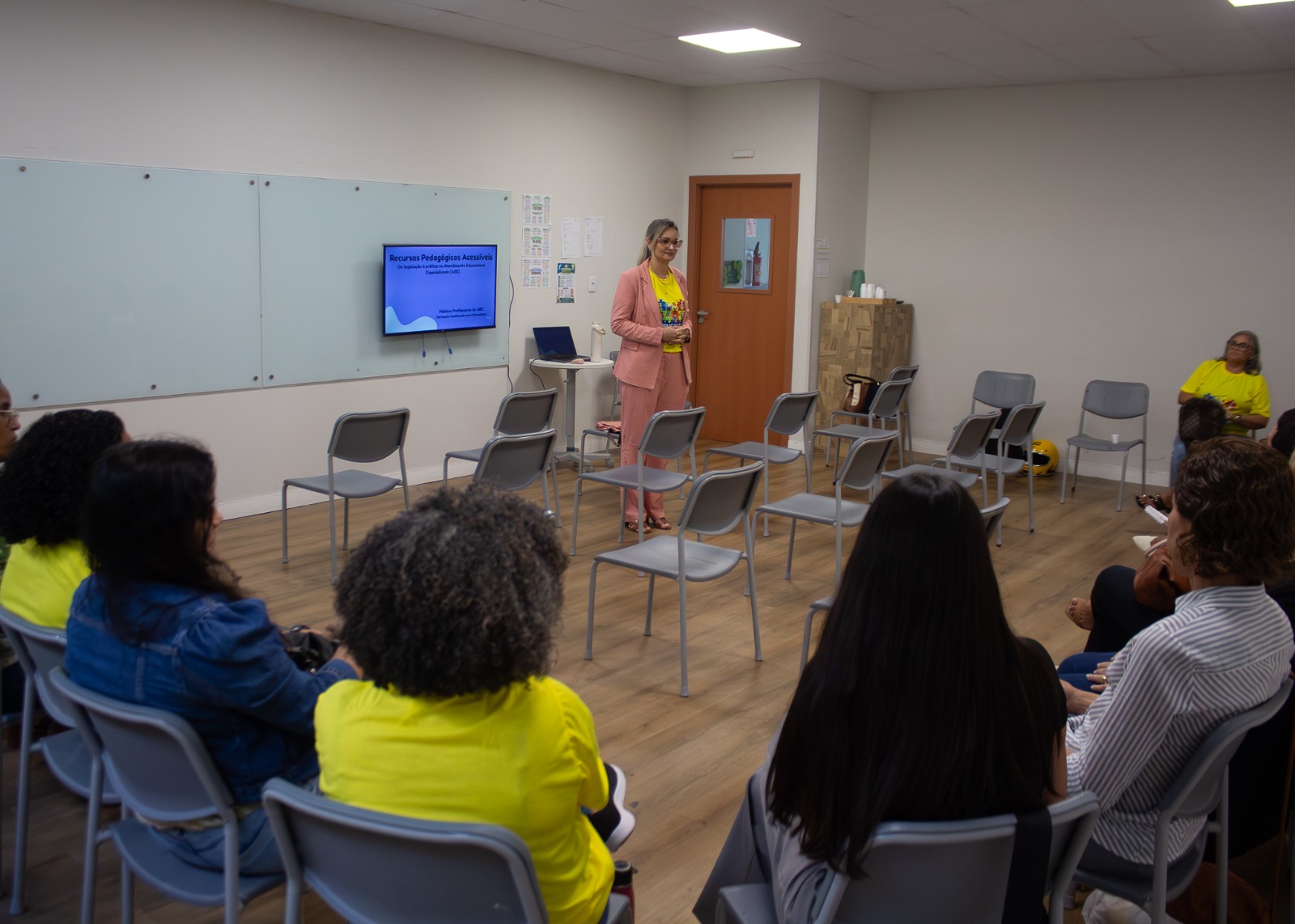 Professores de Lauro de Freitas recebem formação em recursos pedagógicos acessíveis