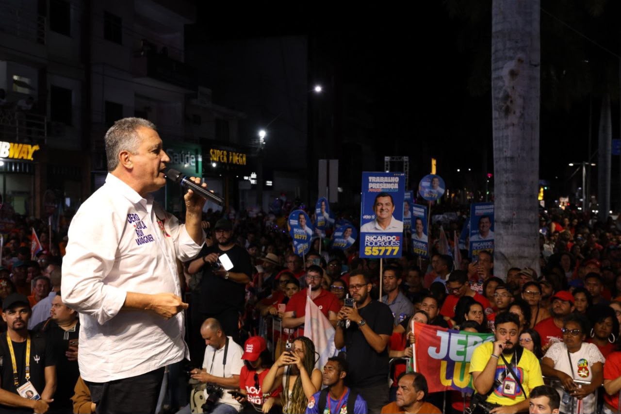 Rui Costa dispara contra Flávio Bolsonaro em Irecê: “Não tem currículo, tem ficha corrida”