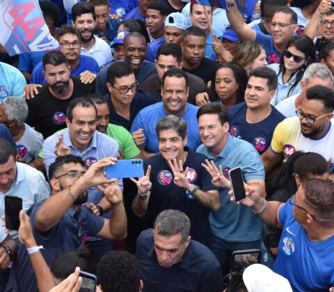 Imagem do post ACM Neto reúne multidão em Salvador e faz primeiro arrastão de campanha com apoiadores