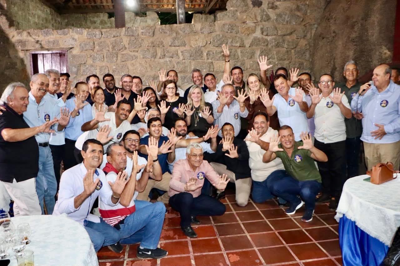 Ivana Bastos reúne prefeitos em Guanambi no primeiro grande ato de campanha