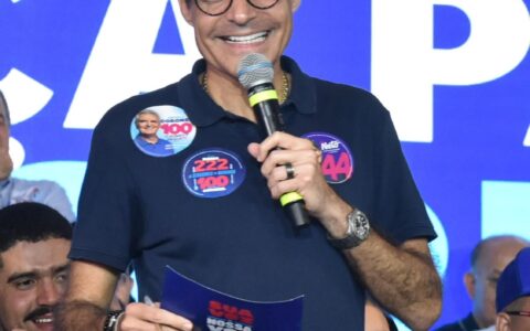 Imagem do post ACM Neto aposta no “Pix Saúde” para reduzir fila da regulação em estreia na TV e no rádio