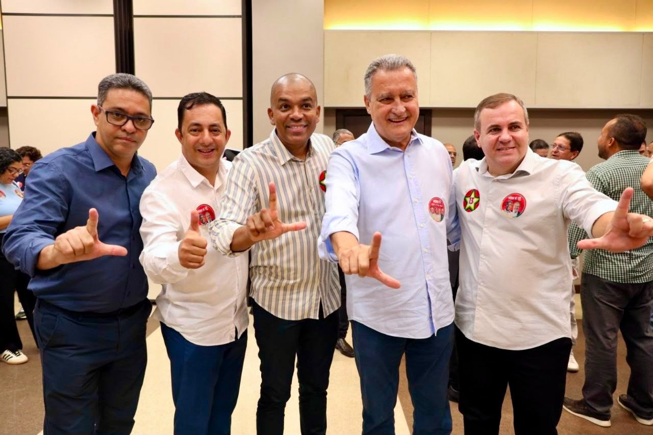 Rui Costa defende política de respeito aos municípios em encontro com prefeitos