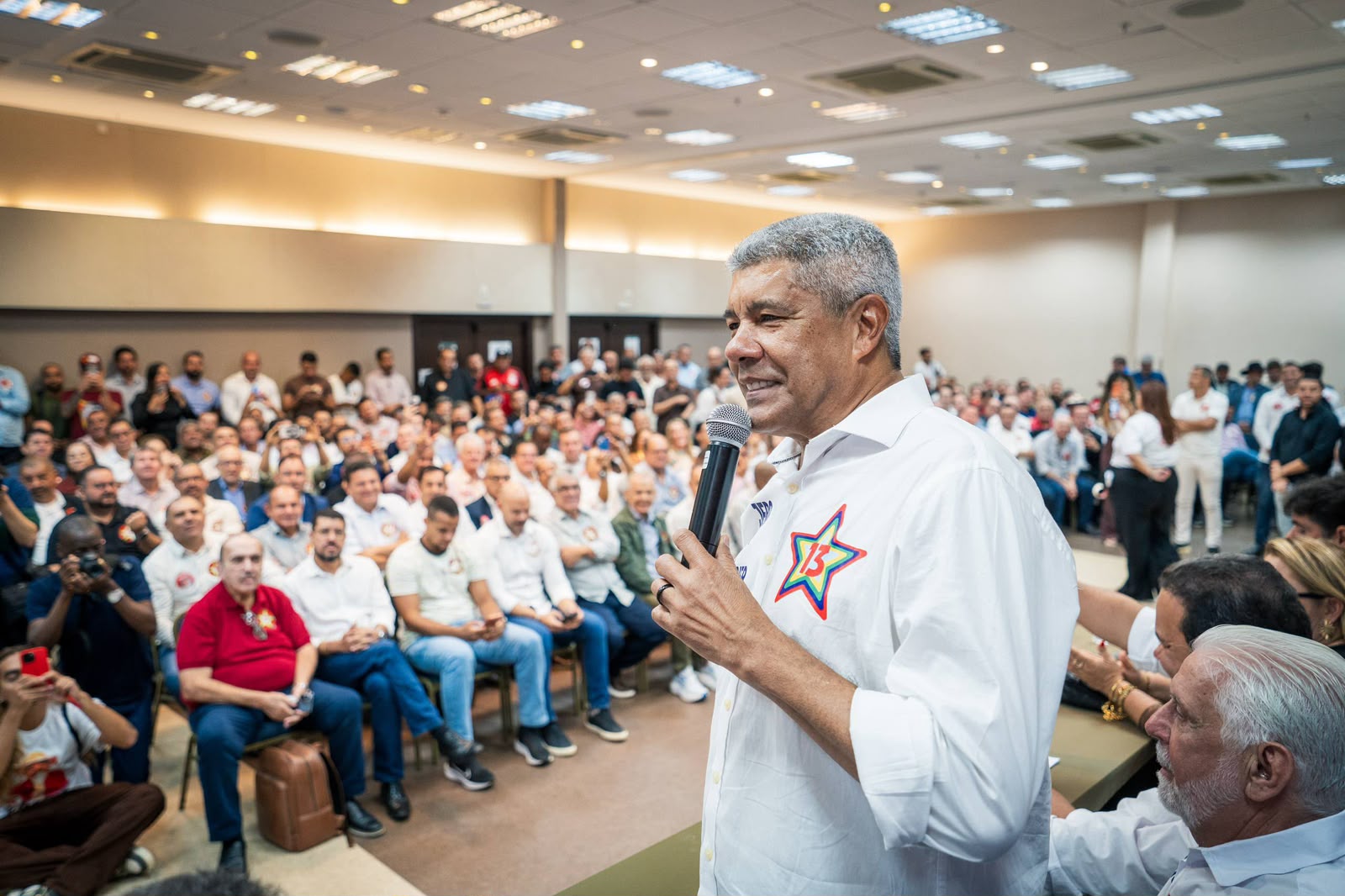 Jerônimo reúne mais de 300 prefeitos em Salvador e traça estratégias para campanha eleitoral