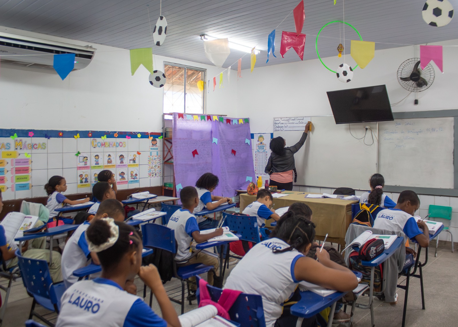 Programa Educa Lauro realiza avaliação de Português e Matemática na rede municipal