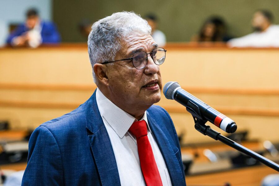 Rosemberg critica invasão à Facom e Ufba anuncia medidas após confusão